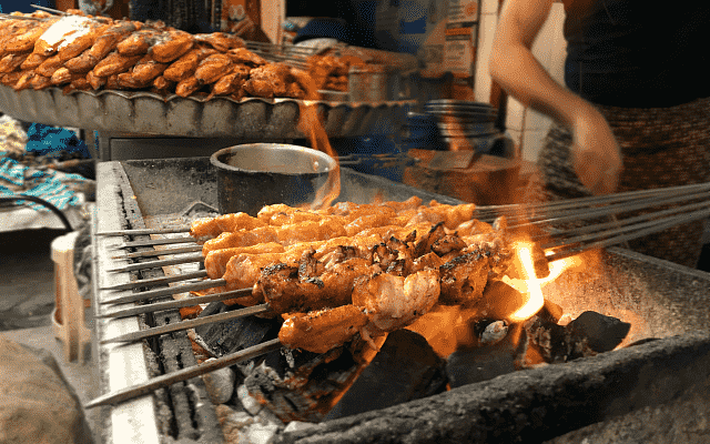 Top 10 Most Famous Food Places in Delhi | Best Places To Eat In Delhi